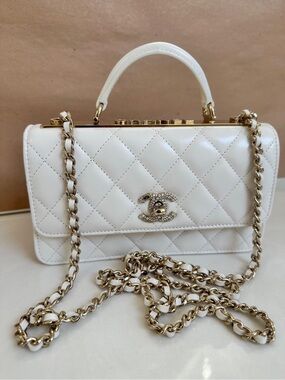 Chanel Clutch with chain